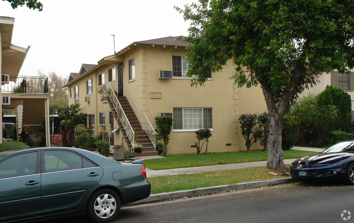 Primary Photo - 304 E Maple St