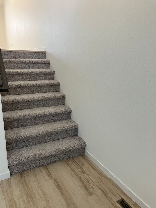 Building Photo - New 4 Bedroom/3 Bathroom Twin Home