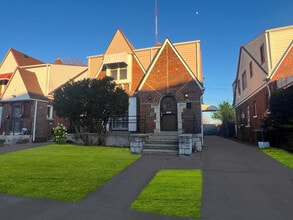 Building Photo - 13918 Roselawn St