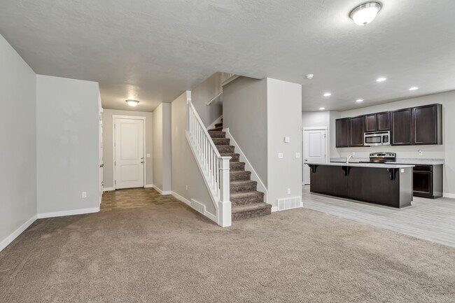 Building Photo - 258 W Willow Creek Dr