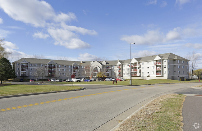 Building - Briar Pond Apartments