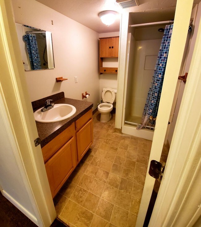 Building Photo - Duplex in Idaho Falls