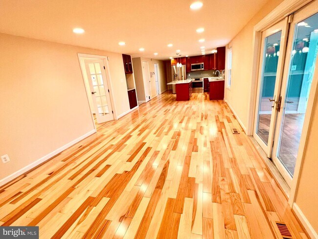 Building Photo - 6823 Beechview Dr