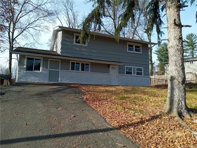 Building Photo - 523 NY-304