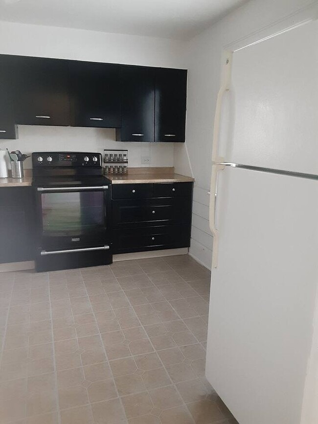 Building Photo - 870 W 300 S