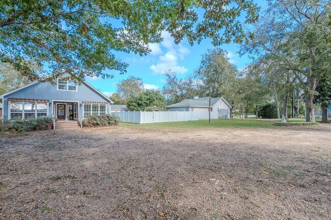 Foto del edificio - 722 Riveredge Dr