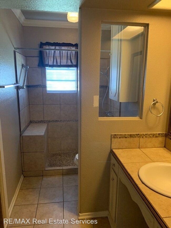 Building Photo - 3 br, 1.5 bath House - 1129 Arncliff Dr
