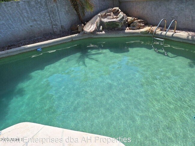 Foto del edificio - 5 br, 2.5 bath House - 1282 N MCKENNA LN