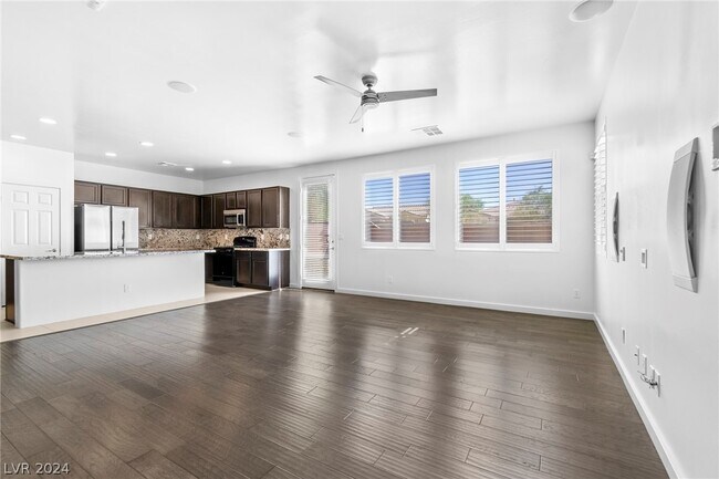 Foto del edificio - 10362 Mystic Pine Rd
