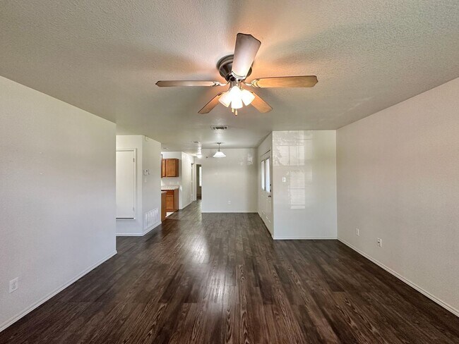 Foto del edificio - 6410 Temora Loop