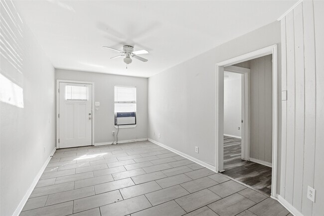 Building Photo - 5010 Ennis St