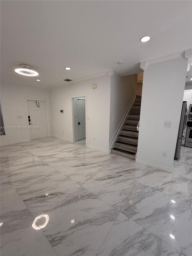 Foto del edificio - 721 NW 170th Terrace