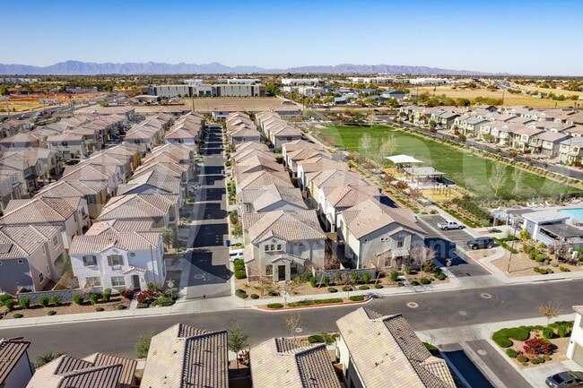 Building Photo - 1178 E Sabino Dr
