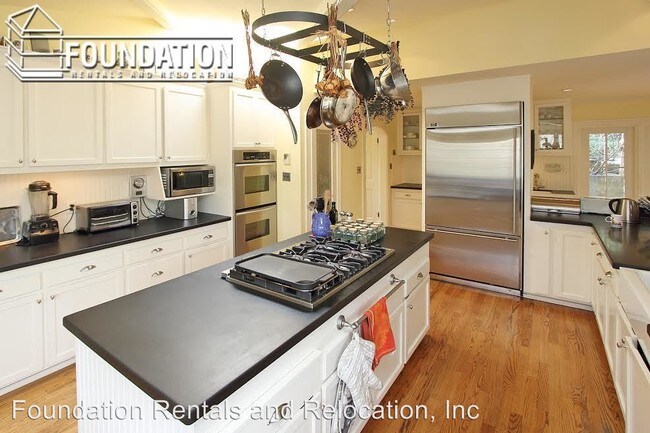 Building Photo - 10 Dutch Valley Ln