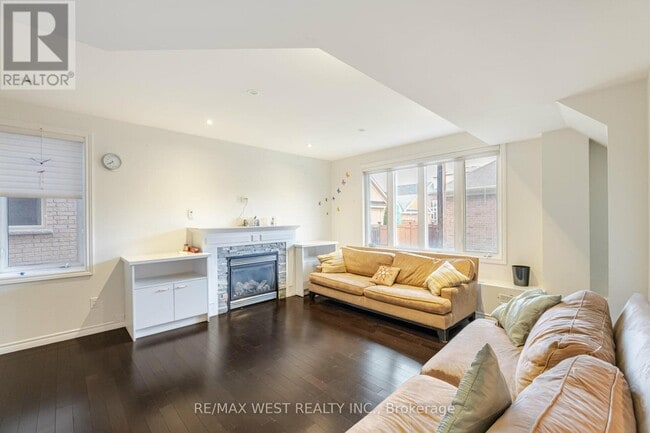 Building Photo - 92 Glengordon Cres