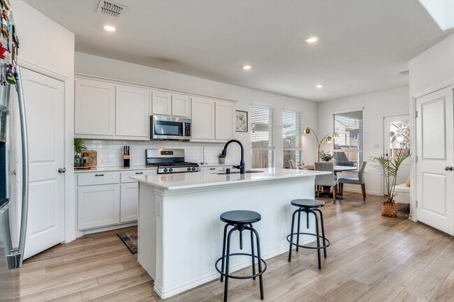 Building Photo - Stunning New 4 Bed, 3 Bath Home in Riverplace Garland – Move-In Ready and Available Now!