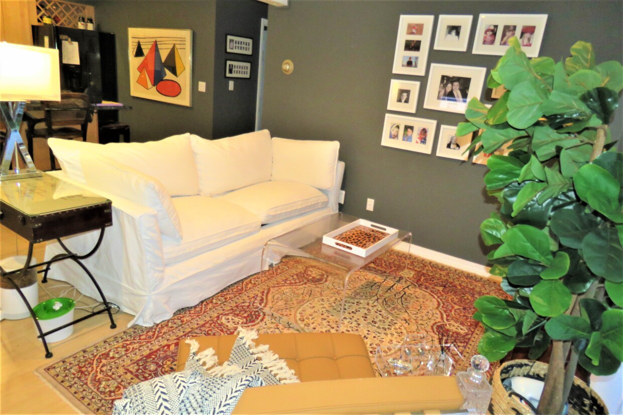 Primary Photo - 326 Midland Ave