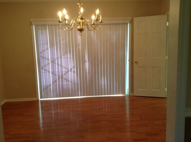 Building Photo - 4 br, 3.5 bath House - 109 W CHAPMAN ROAD