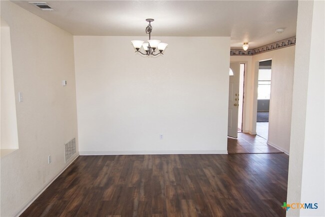 Building Photo - 5707 Schneider Dr