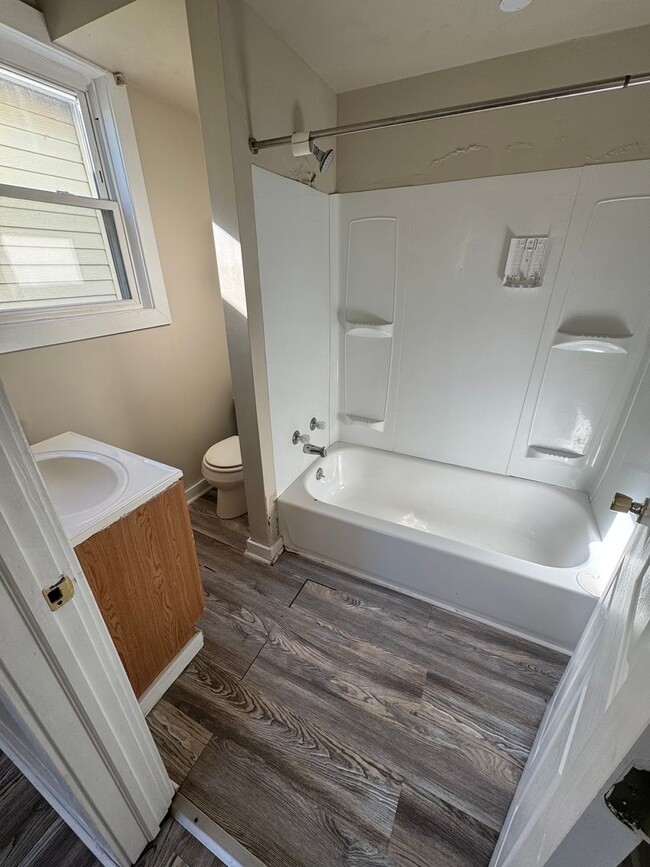 Foto del edificio - 207 Railroad Ave