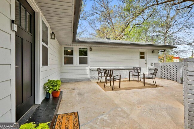 Foto del edificio - 2037 Lively Ridge Rd NE