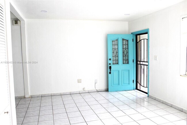 Foto del edificio - 1930 SW 33rd Ave