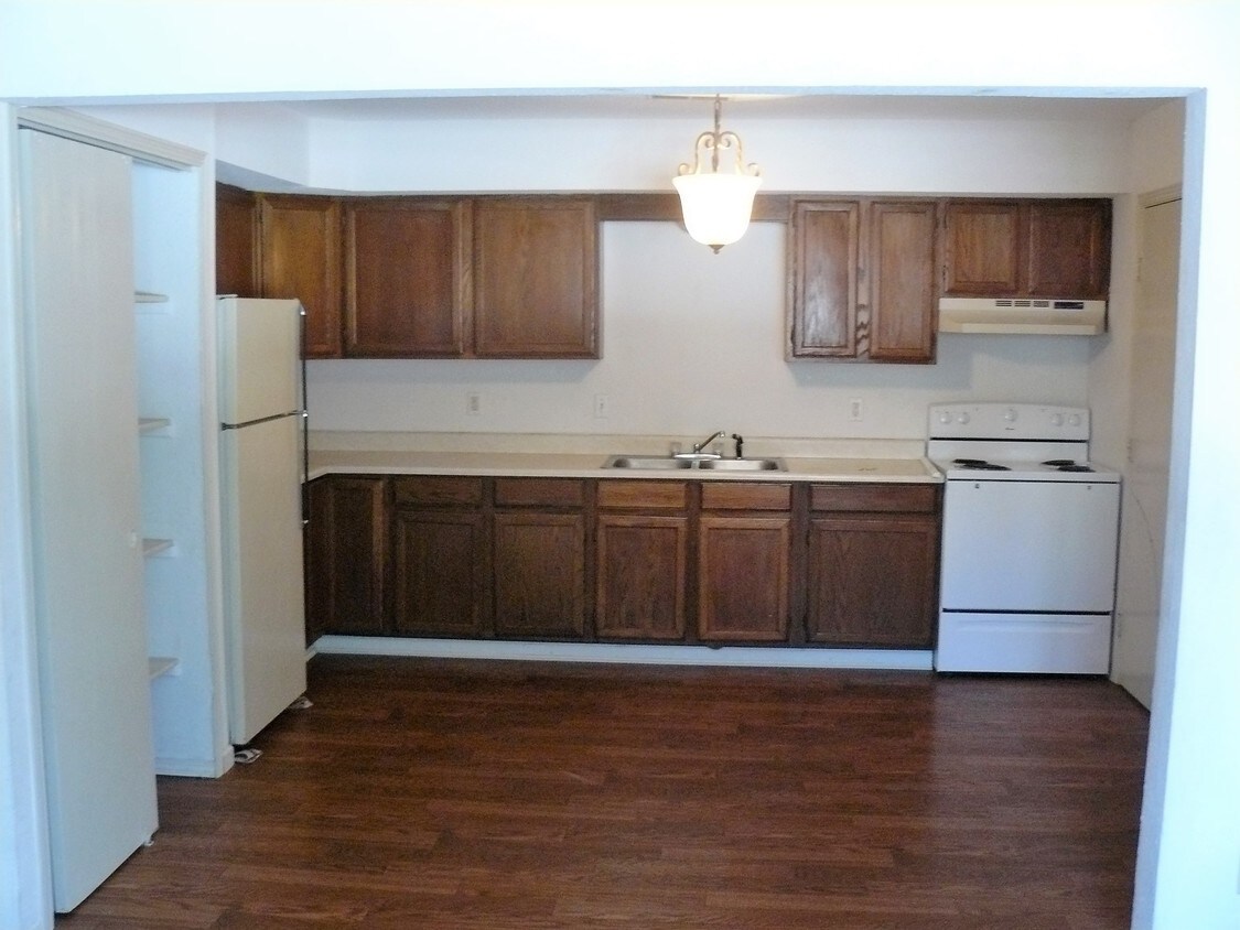 Primary Photo - 221 James St
