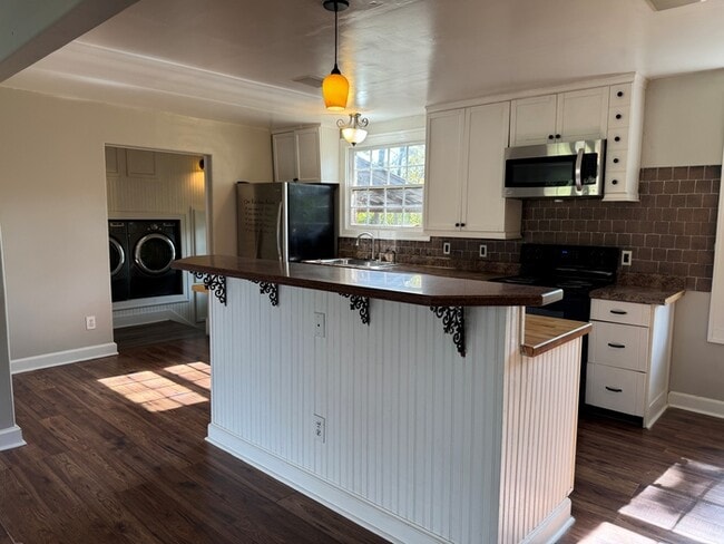 Foto del edificio - 2313 Lynn Rd NW