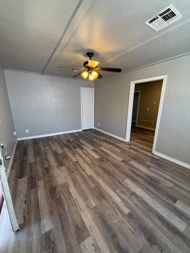 Photo - 1 Bedroom 1 Bathroom Duplex For Lease NOW! House