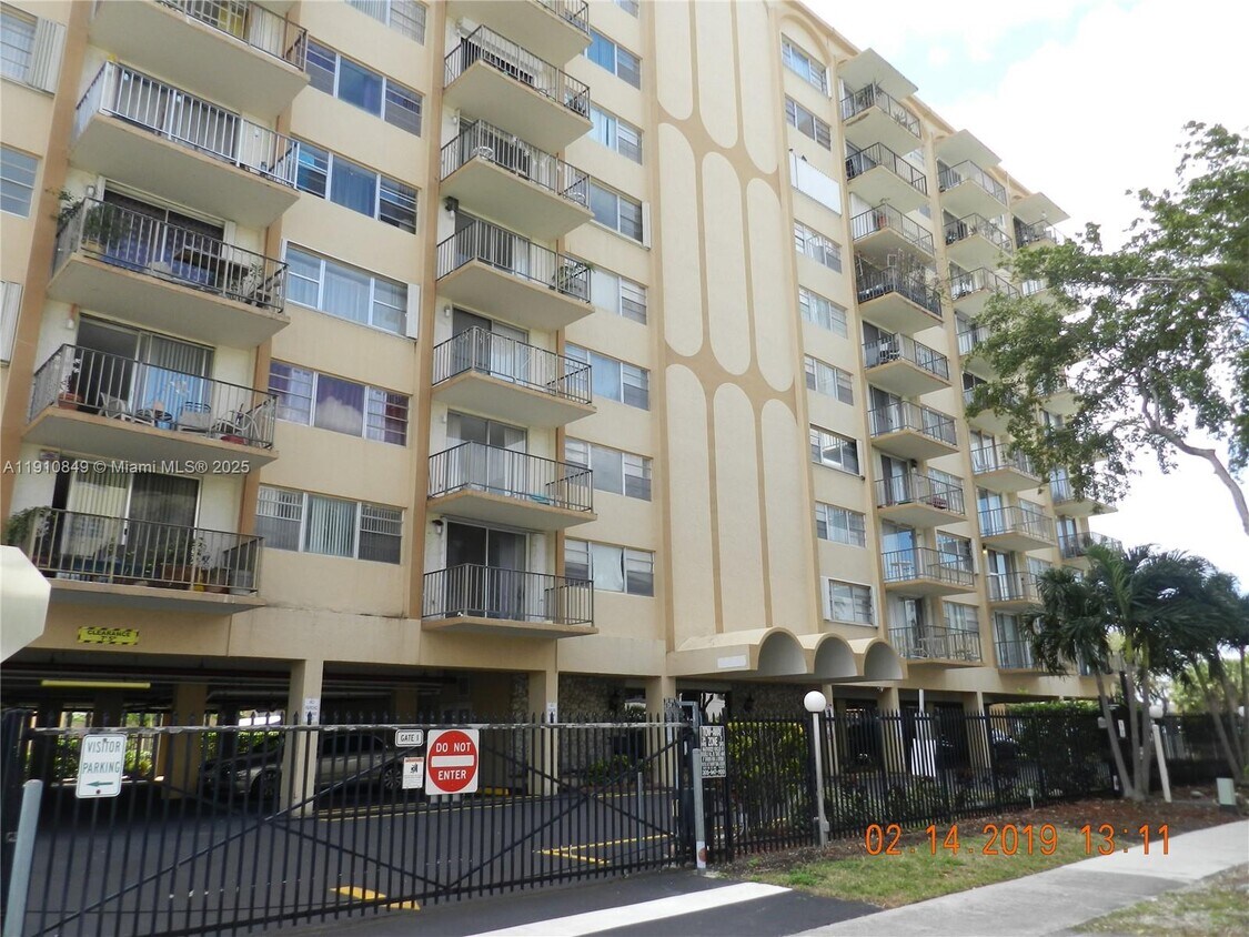 Foto principal - 1470 NE 125th Terrace