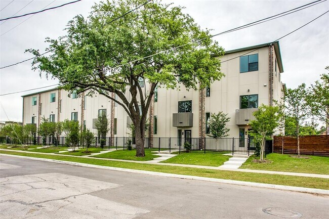 Building Photo - 1502 Bennett Ave