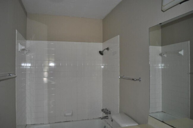 Foto del edificio - 5916 Cherry Loop