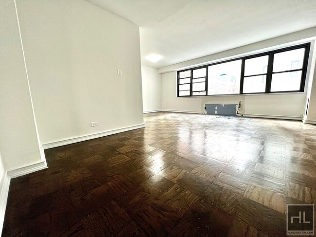 Building Photo - E 16 ST