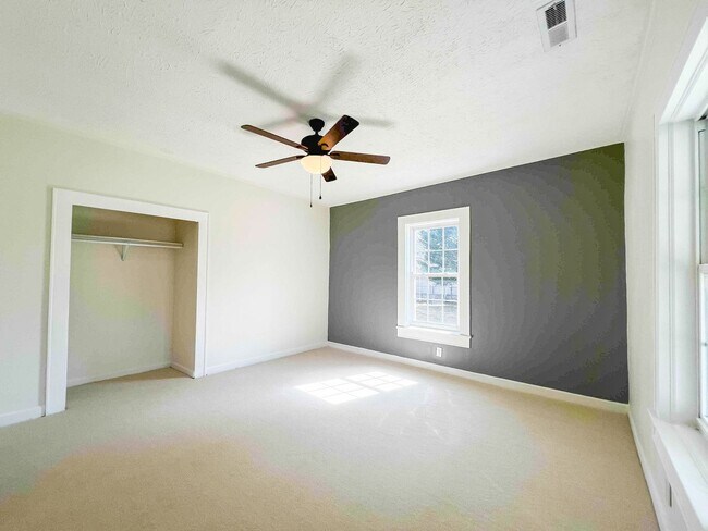 Building Photo - Historical Greer Home - Fully Renovated!