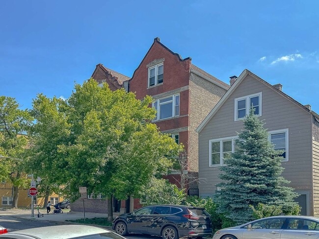 Building Photo - 2955 N Spaulding Ave