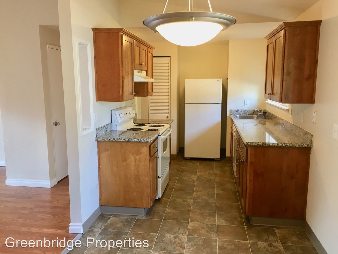 Primary Photo - 17220 SW Heritage Ct