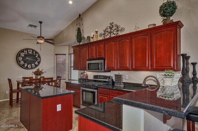 Foto del edificio - Gorgeous Chandler Single level home 3 car ...