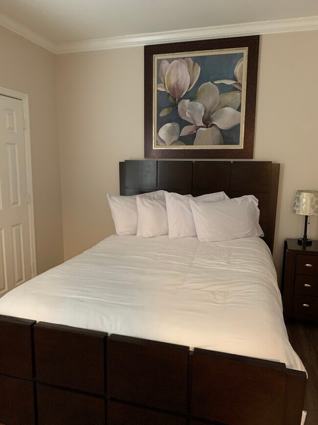 Master Bed - 2721 Linmar Ave