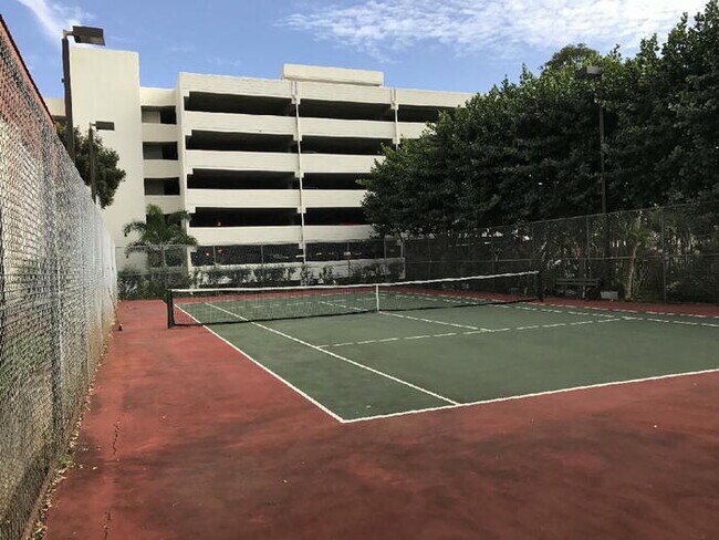 Building Photo - 3138 Waialae Ave