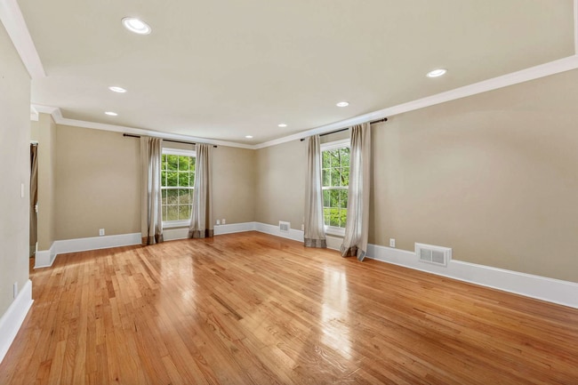 Building Photo - 5260 Mount Vernon Pky