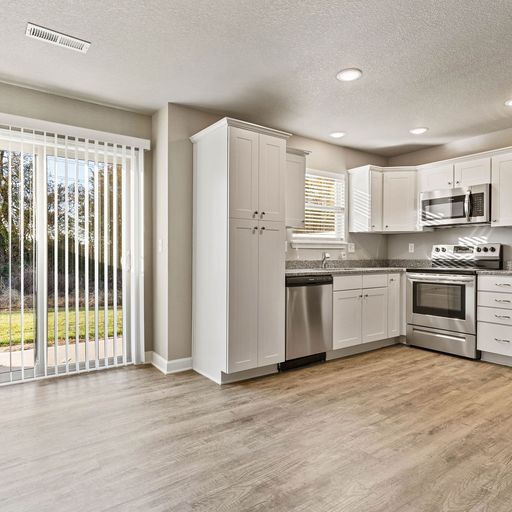 Building Photo - Traditions Townhomes