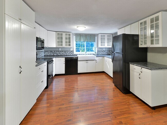 Foto del edificio - Application Approved Charming Remodeled Ra...