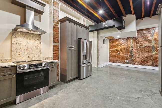 Building Photo - 137 Carondelet St