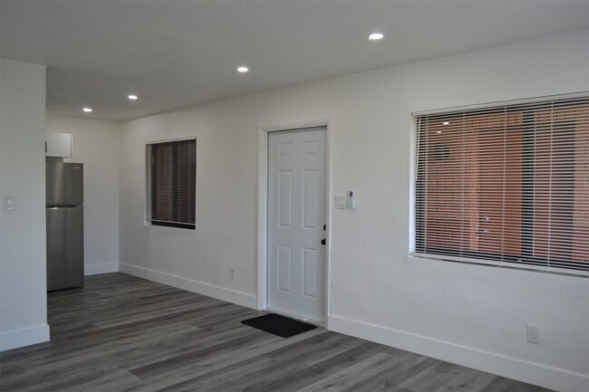 Foto del edificio - 940 NW 8th Ave