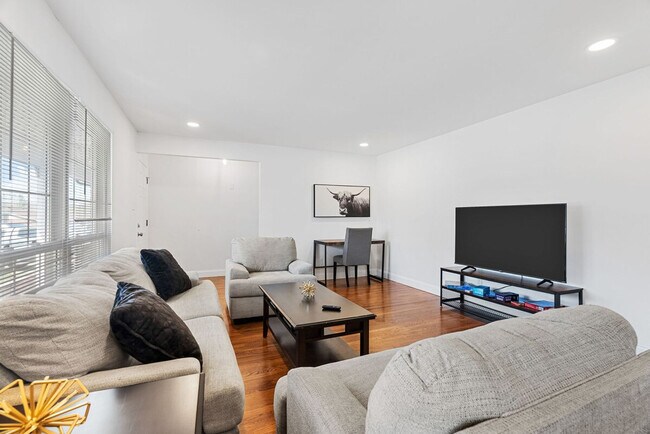 Foto del edificio - 5382 Kings Park Dr