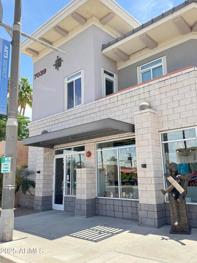 Foto del edificio - 7039 E Main St