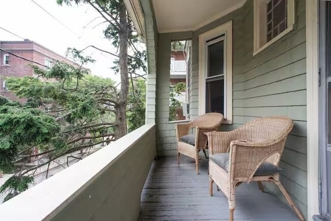 Building Photo - 6 Chatham St