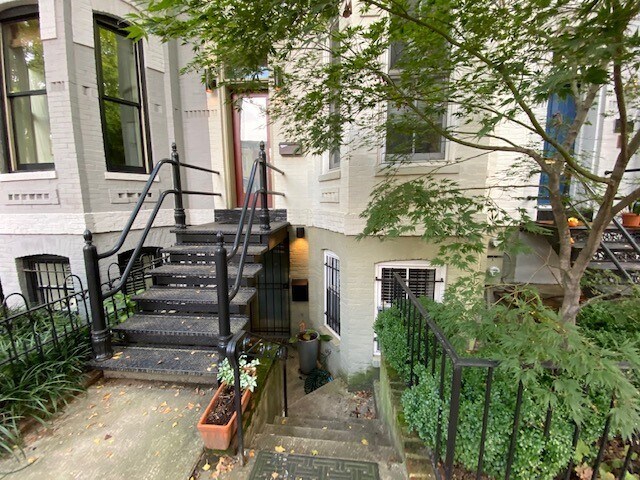 Foto del edificio - 1424 Swann St NW