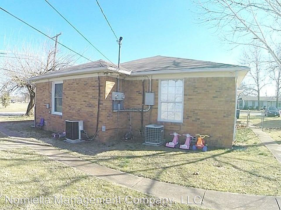 Building Photo - 1701 W Elm St