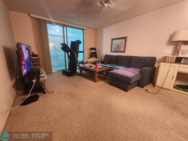 Foto del edificio - 5851 NW 62nd Ave